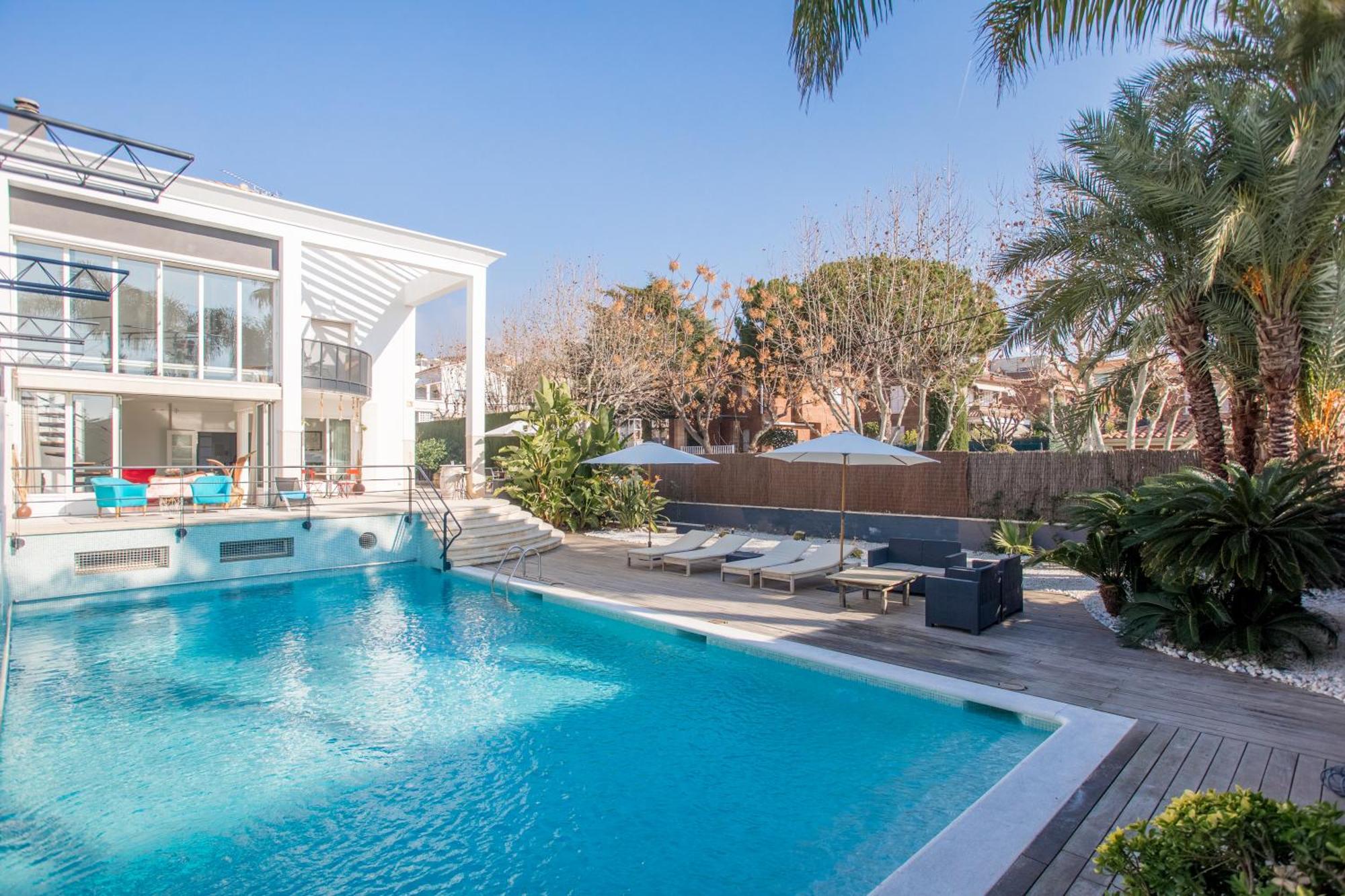 Luxury Villa Cela Masnou Bagian luar foto